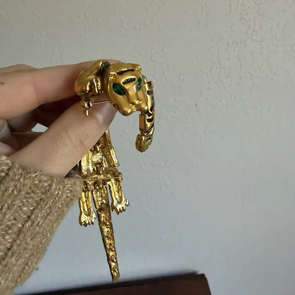 Vintage Black And Gold Tone Tiger Shoulder Pins Emerald Eyes Chain Link Read - Picture 5 of 6